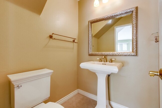 Building Photo - Lovely Home | Prime Westpark Location