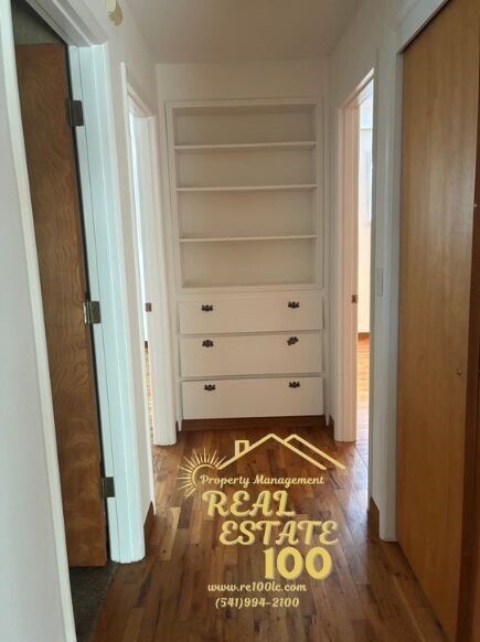 Building Photo - 928 SW Bay View Ln