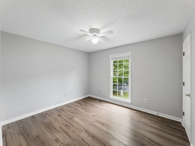 Building Photo - 121 Winthrop Way