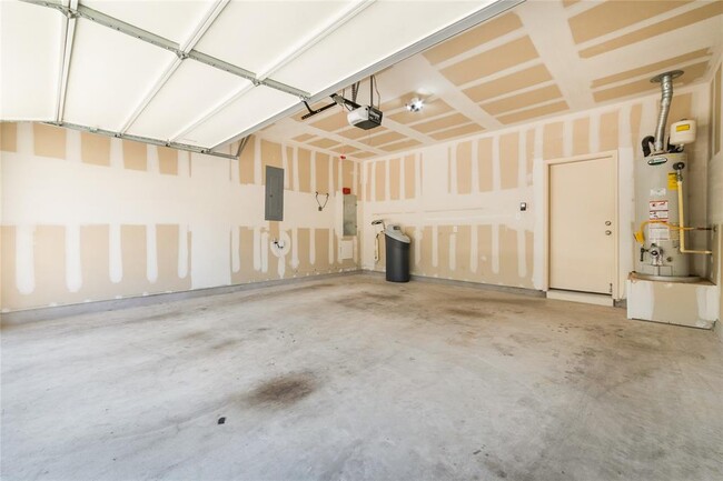 Building Photo - 1620 Bryant Dr