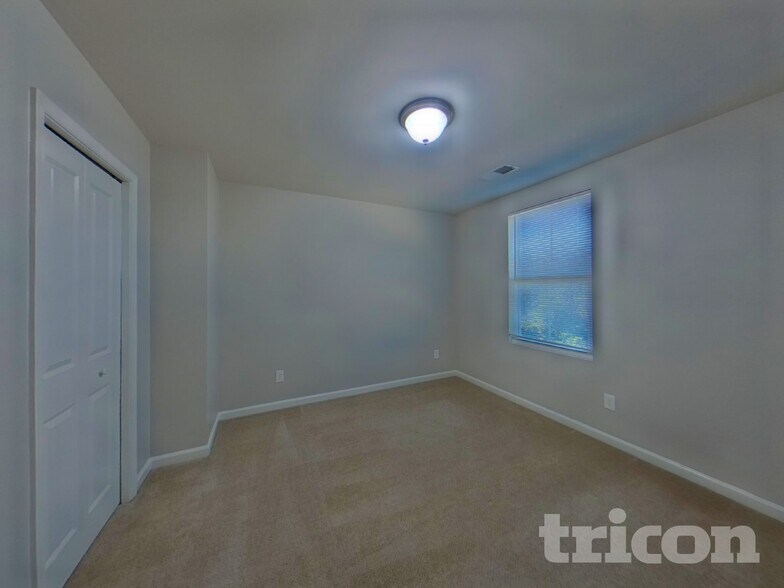 Building Photo - 415 Merus Dr