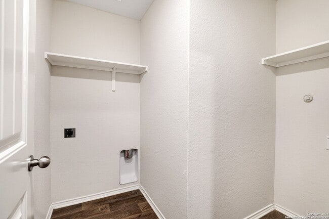 Building Photo - 2850 Lindenwood Run