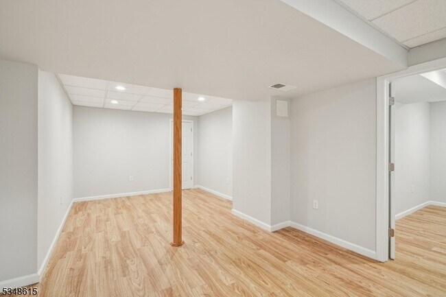 Building Photo - 12 Baumgartner Ct