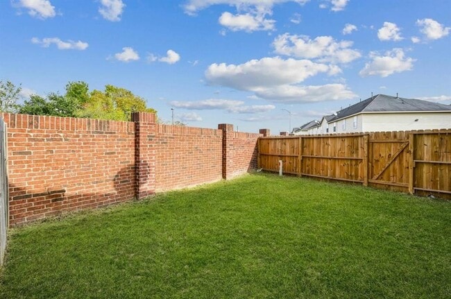 Building Photo - 9730 Clifton Park Dr