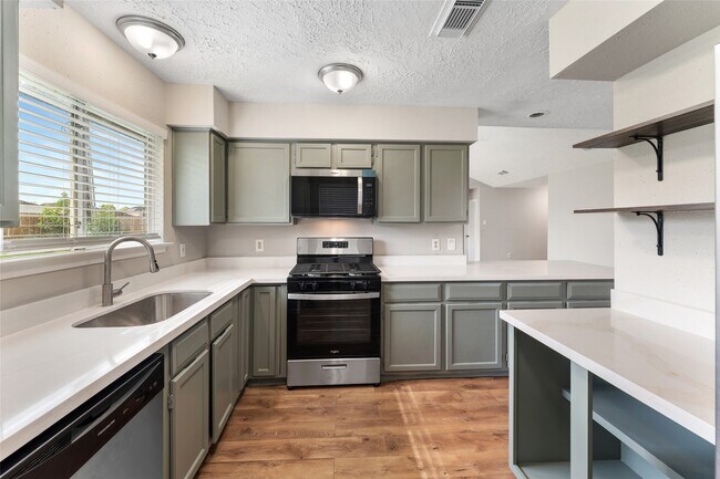 Building Photo - 2327 Rittenmore Dr