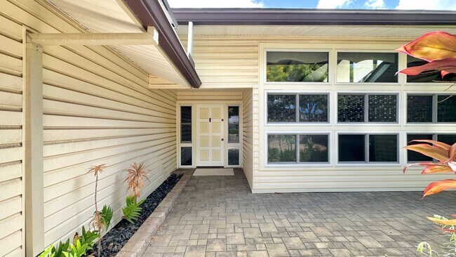 Building Photo - Prestigious Wailupe Circle - 5 BD/3.5 BA +...