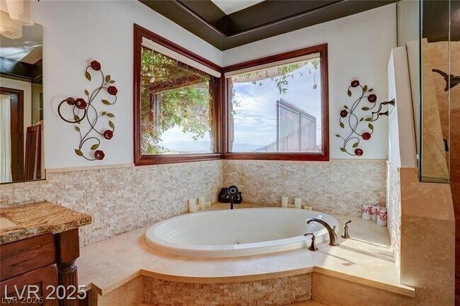 Building Photo - 1608 Liege Dr