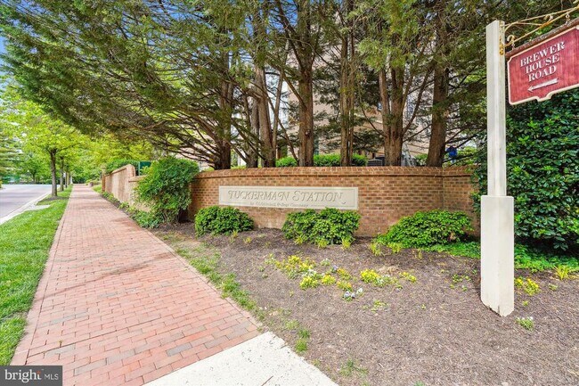 Building Photo - 10940 Brewer House Rd