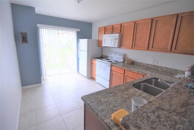 Building Photo - 3651 N Goldenrod Rd