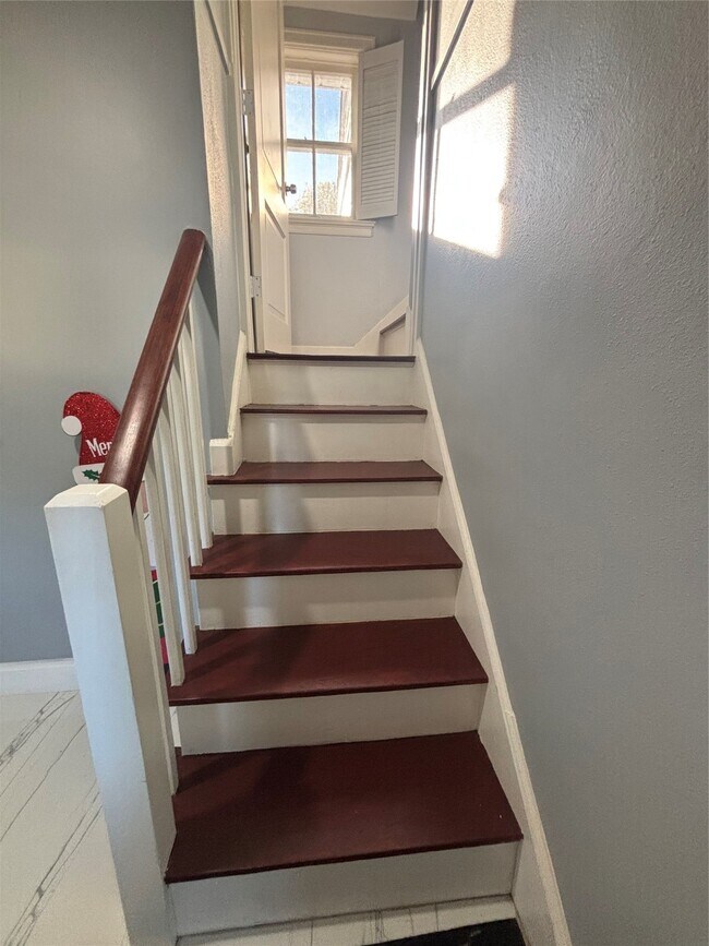 Building Photo - 2 Bayvilla Dr