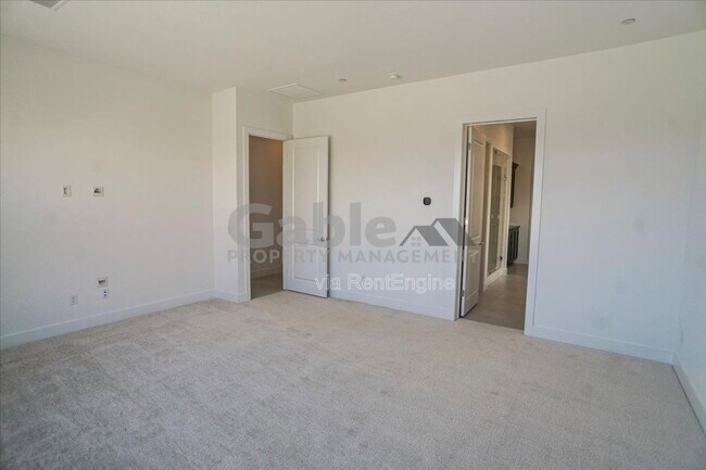 Building Photo - 30000 N Camino los Robles