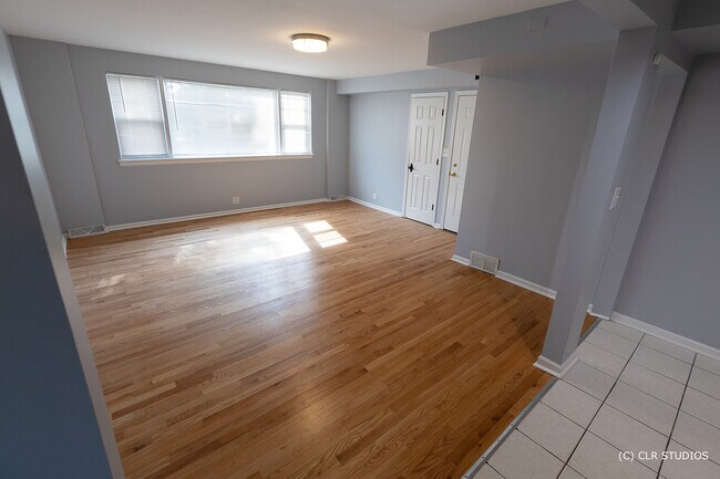 Building Photo - 4300 Maple Ave