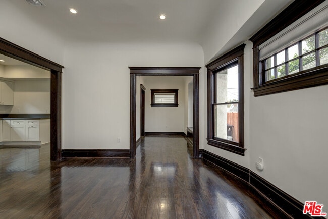 Building Photo - 140 Roselawn Pl