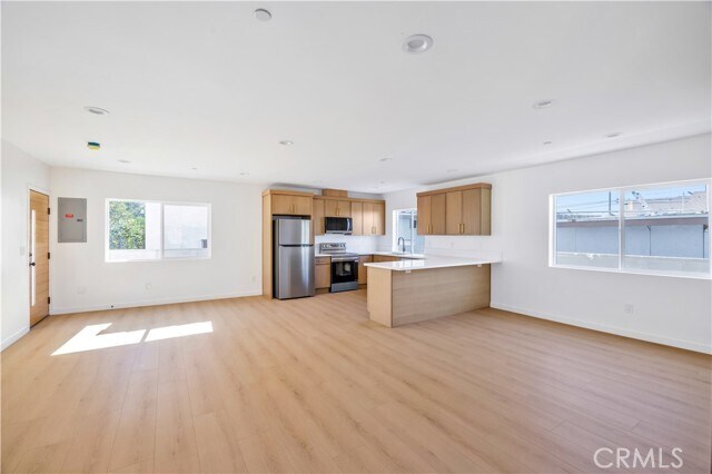 Building Photo - 10905 Dalerose Ave