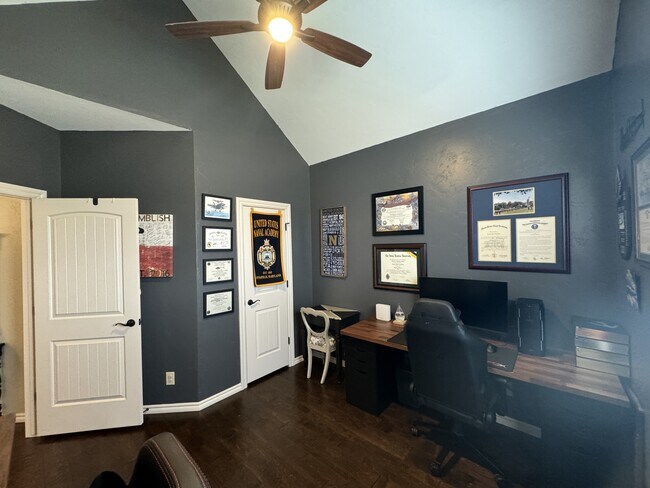 Building Photo - 2001 Mt Vernon Rd