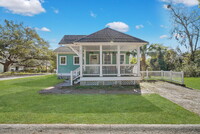 Building Photo - "Charming 3-Bed, 2-Bath Home in Beaufort's...