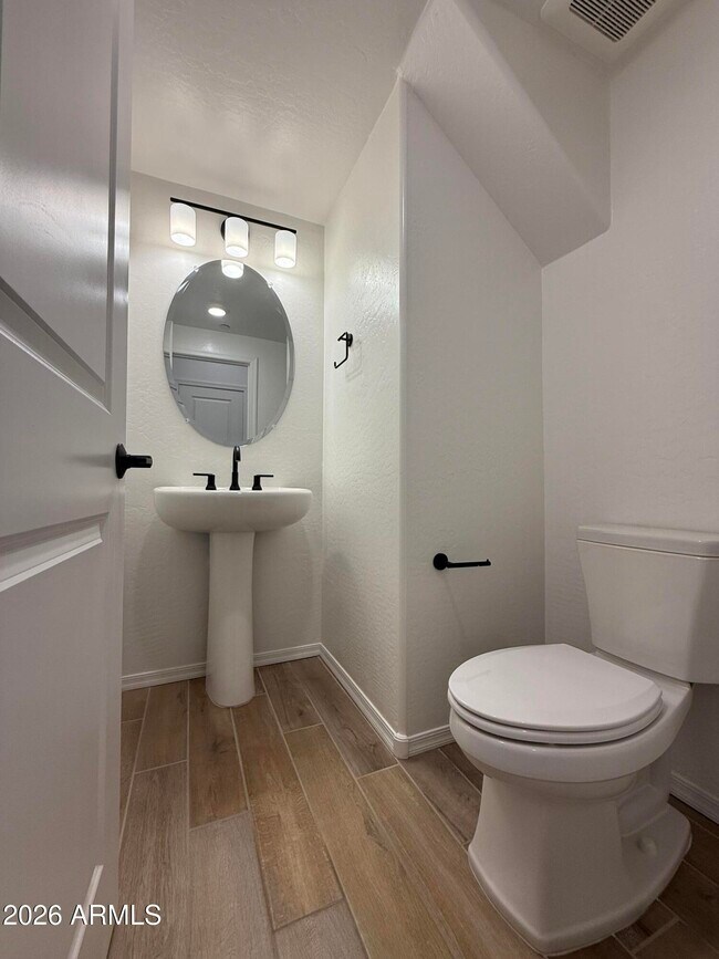 Building Photo - 2628 S Voyager Dr