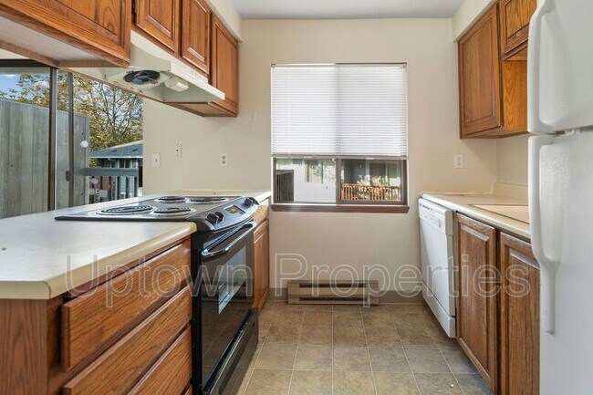 Building Photo - 5660 SW 180th Ave
