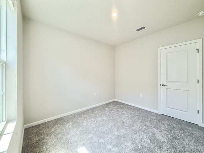 Building Photo - 499 Voltaire Dr