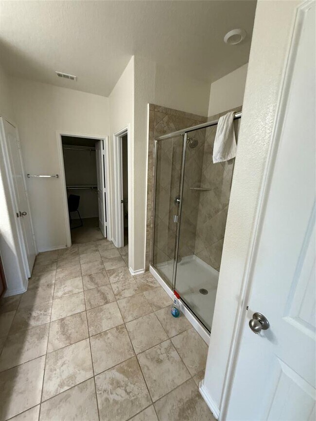 Building Photo - 16602 Brogan Ln