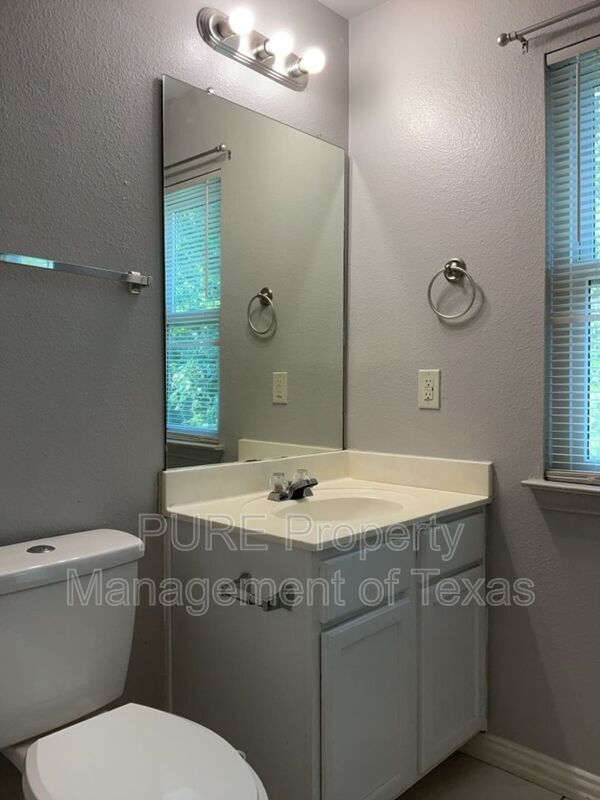 Building Photo - 246 Marvin Cove