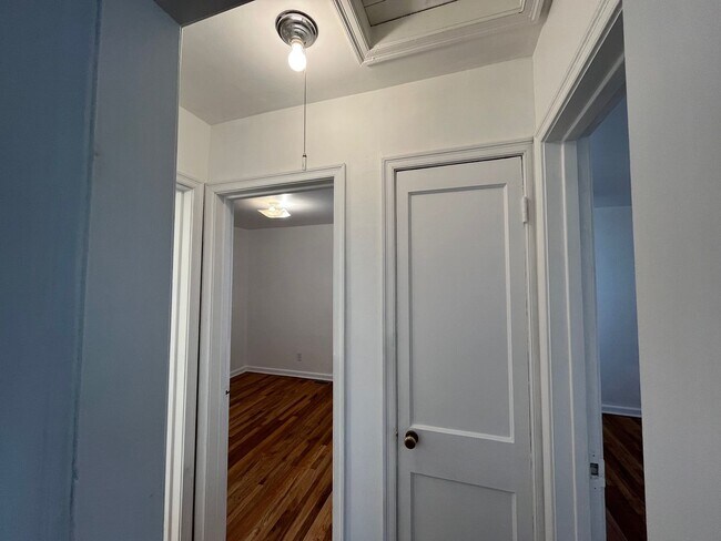 Building Photo - Charming 3 BR/1 BA  Home located In Villa ...