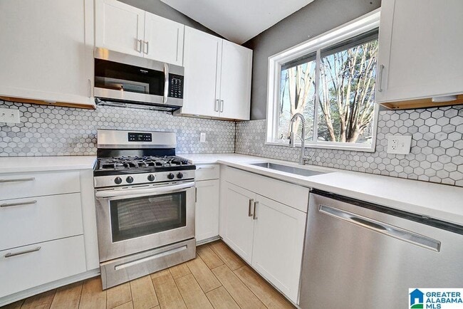 Building Photo - 204 Woodside Dr