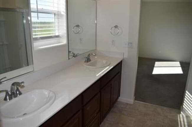 Building Photo - 4297 Lasalle Dr