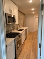 Building Photo - 809 Main St