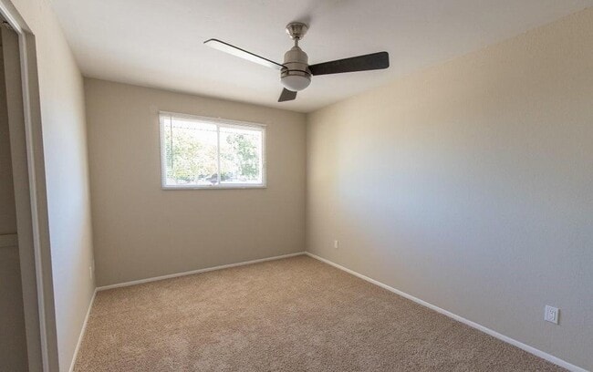 Building Photo - 2439 E Del Rio Dr
