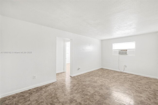 Building Photo - 126 SW 18th Ave