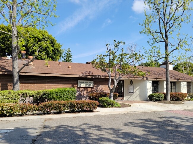 Building Photo - 8550 Lake Knoll Ave