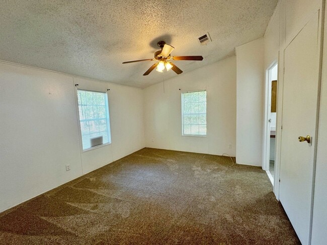 Building Photo - 5872 Pine Creek Dr