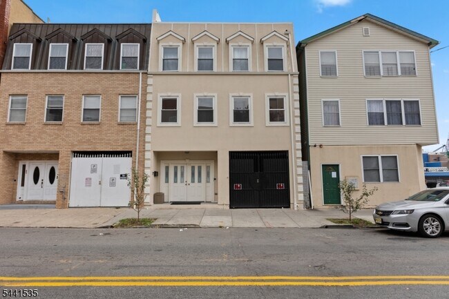 Building Photo - 83 1st St