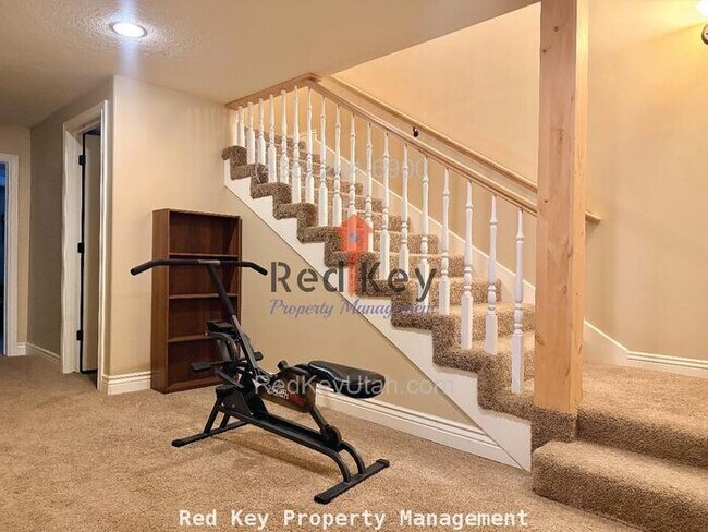 Building Photo - 739 Elk Meadow Loop