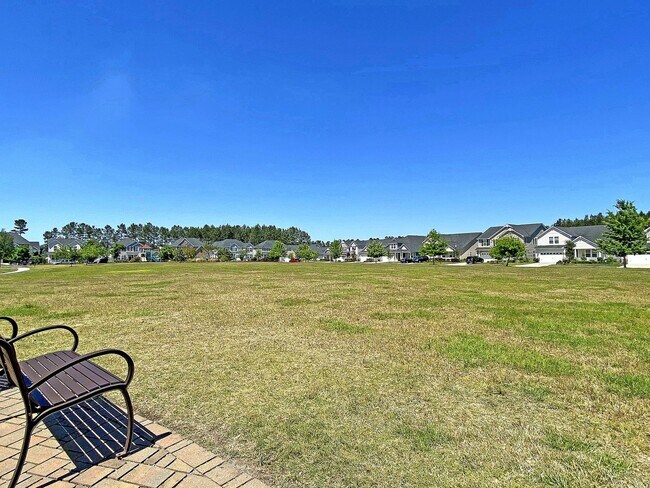 Building Photo - Meticulous 3 Bedroom Home in Lindera Prese...