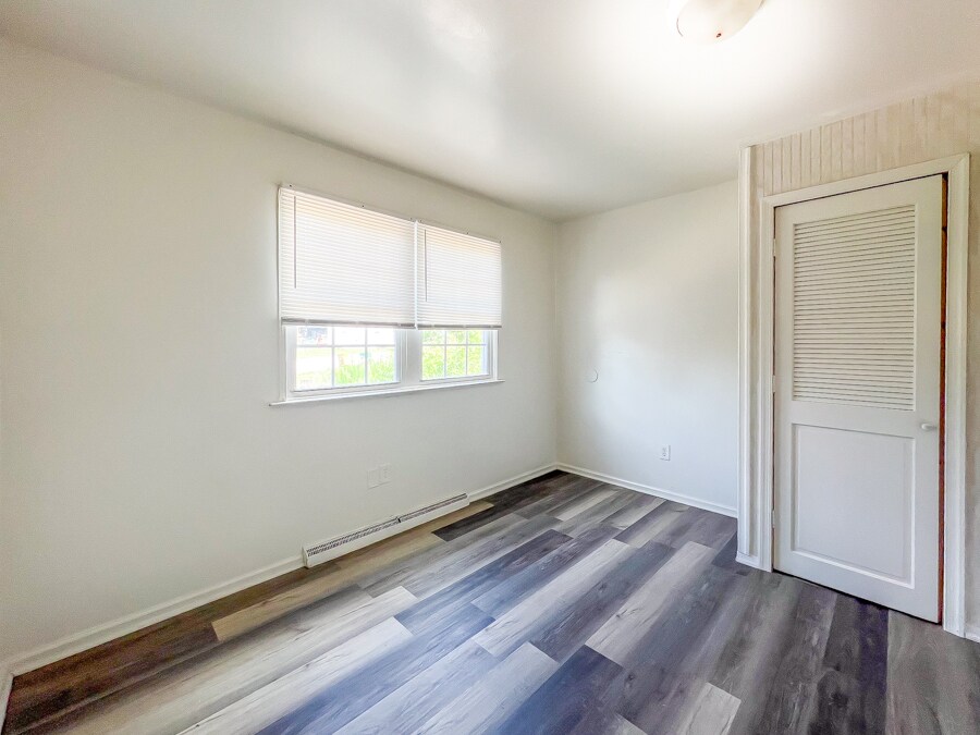 Building Photo - 1107 W Augusta Ave