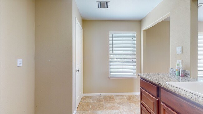 Building Photo - 10602 W Hidden Lake Ln