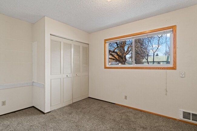 Building Photo - 3 Bedroom 1.5 Bath