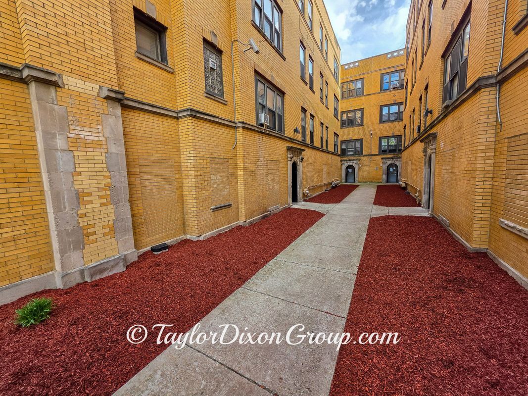 Building Photo - 4033 W Gladys Ave