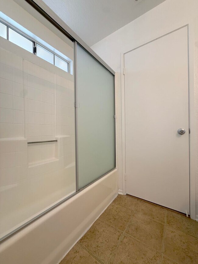 Building Photo - Alhambra Dr