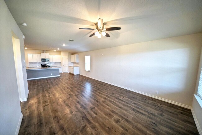 Building Photo - Stunning 4-Bedroom Home in Cobalt Canyon, ...