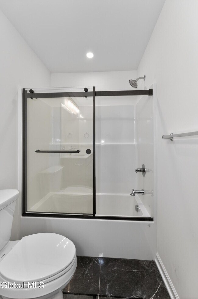 Building Photo - 622 Acland Blvd