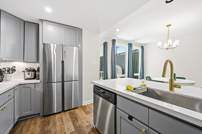 Building Photo - 1116 Bering Dr