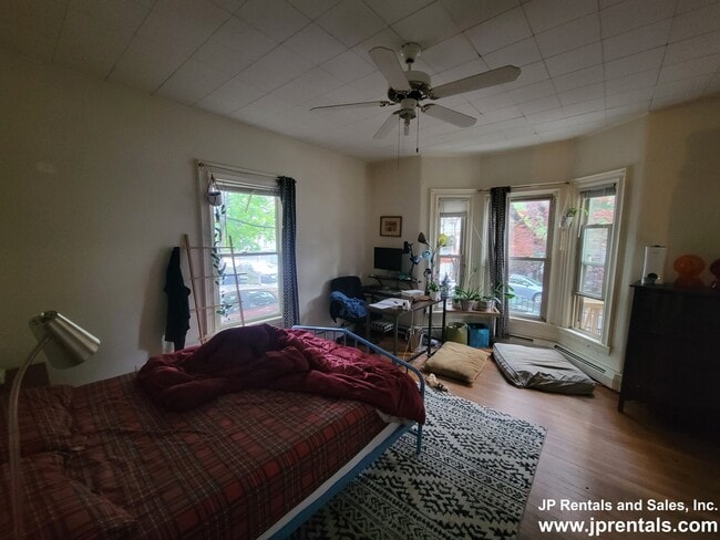 Building Photo - 148 Allston St