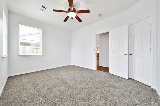 Building Photo - 2922 Green Valley Trail Dr