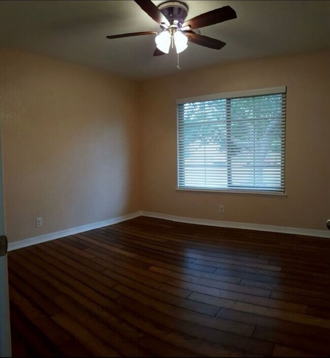 Building Photo - Beautiful home for Rent. Paid Solar, A/C, ...