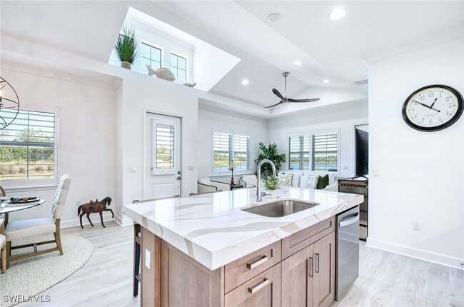 Building Photo - 6984 Saona CT