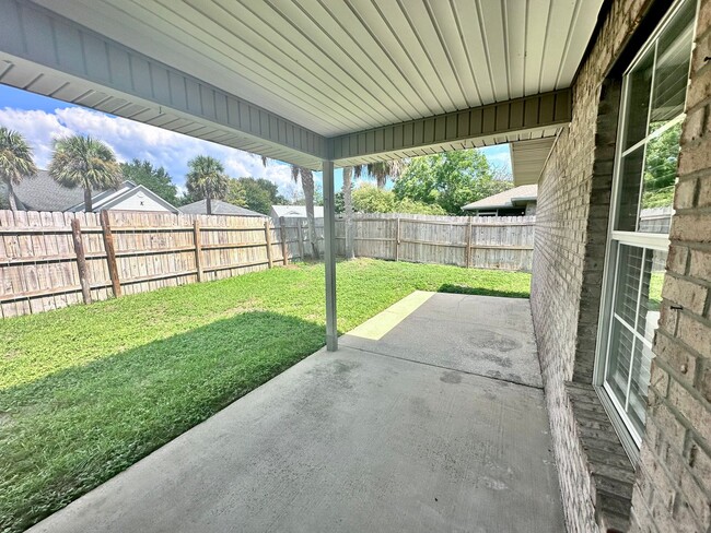 Building Photo - 197 Lola Cir
