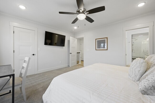 Building Photo - 127 E 8th Ave